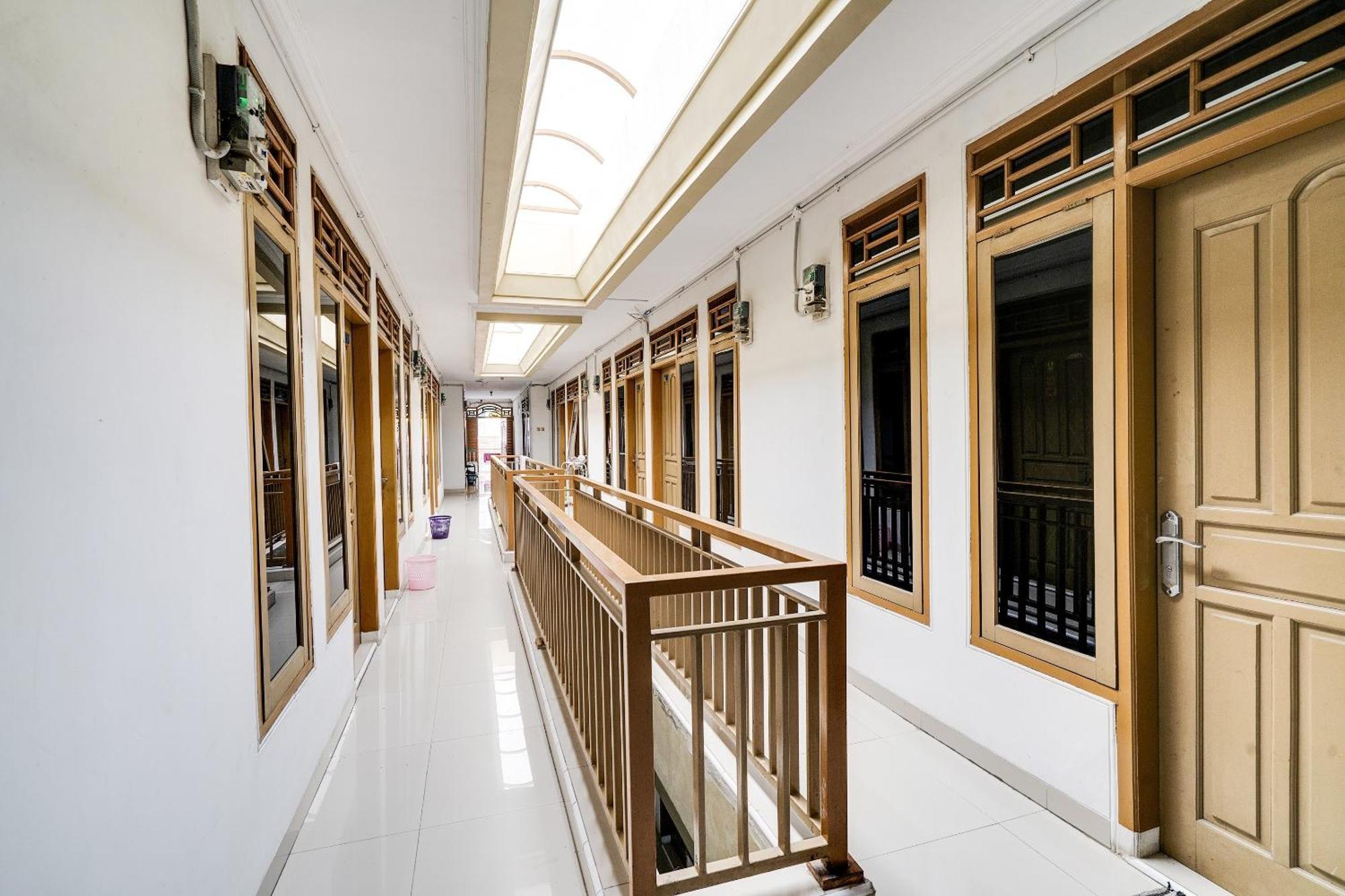 Oyo Life 91994 Sawerigading Jatinangor Syariah Hotel Sayang Kültér fotó